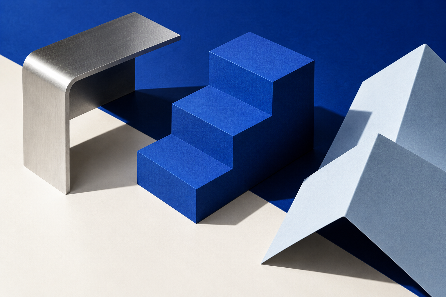 Abstrakte Illustration aus blauen und silbernen Bausteinen